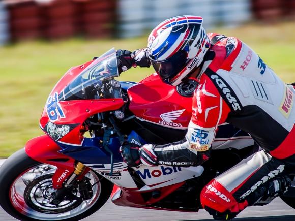 Faustino vence a corrida em Cascavel e consegue assegurar título da  SuperBike