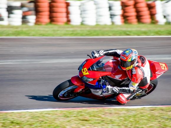 Faustino vence a corrida em Cascavel e consegue assegurar título da  SuperBike