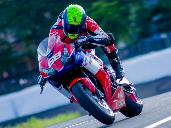 Faustino vence a corrida em Cascavel e consegue assegurar título da  SuperBike