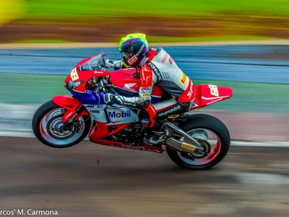 Faustino vence a corrida em Cascavel e consegue assegurar título da  SuperBike