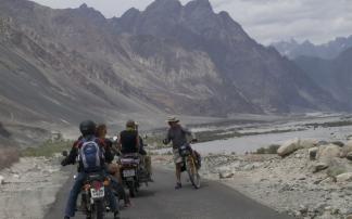 De moto no Himalaia: Pilotando no topo do mundo