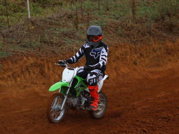 KLX 140G, uma moto para se divertir nas trilhas e nas pistas – BRMX