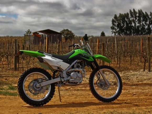 KLX 140G, uma moto para se divertir nas trilhas e nas pistas – BRMX