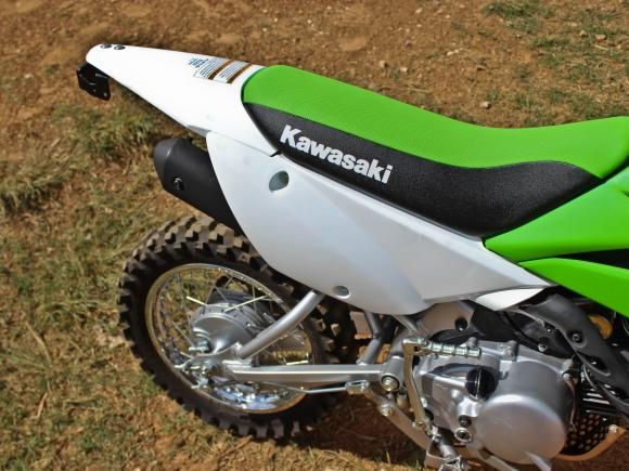 KLX 140G, uma moto para se divertir nas trilhas e nas pistas – BRMX