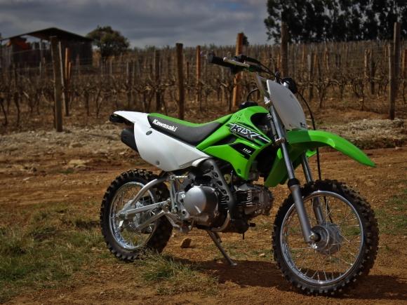 KLX 140G, uma moto para se divertir nas trilhas e nas pistas – BRMX