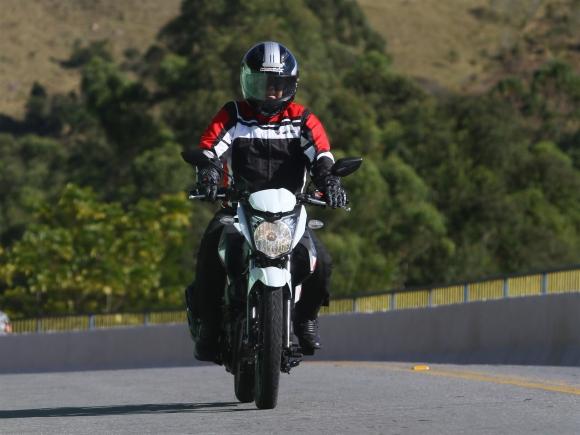 COLOCAMOS O STUNT RACE NA START. PISA NO FREIO ACENDE O FAROL