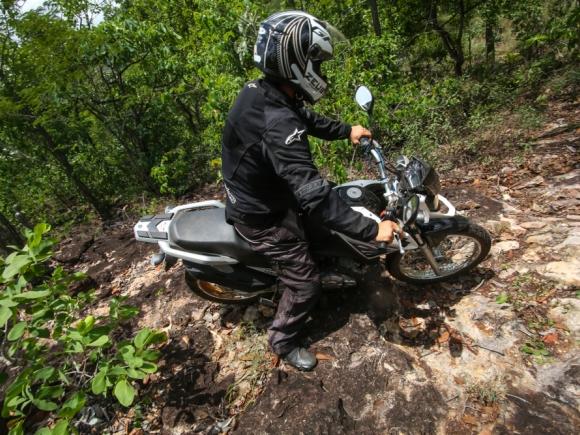 Yamaha XTZ 150 Crosser 2017 encara viagem pela Transpantaneira