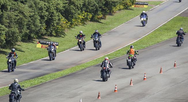 Terceira edio do MotoTest rene 300 motociclistas em Sumar (SP)