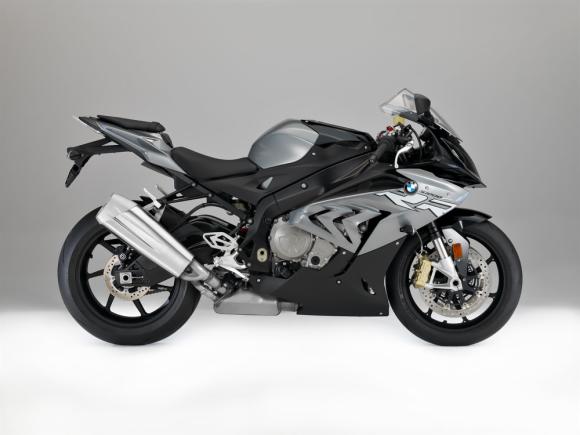 BMW S1000RR 2022 traz kit M de série e novas cores