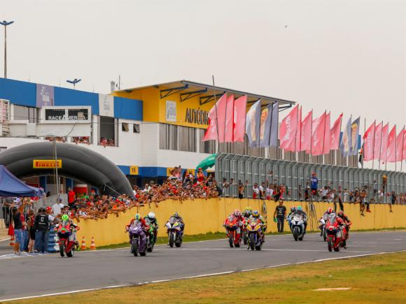 Honda CBR, Track Day Moto School realizado entre as corrida…