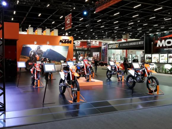 KTM tem novas motos em seu estande no Salo Duas Rodas