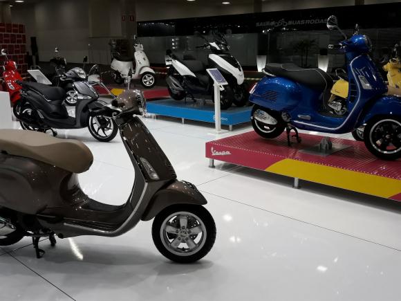 Vespa e Piaggio com novidades no seu estande no Salo Duas Rodas