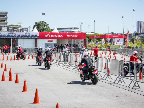 Test ride com motos Honda no Salo Duas Rodas