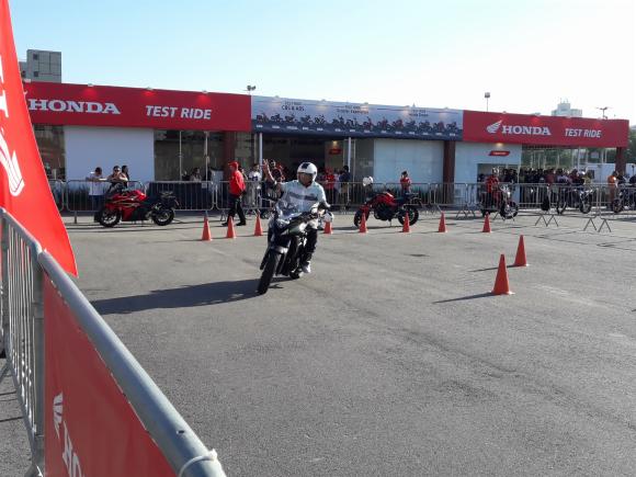 Test ride com motos Honda no Salo Duas Rodas