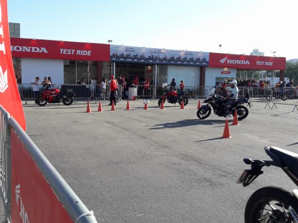 Test ride com motos Honda no Salo Duas Rodas