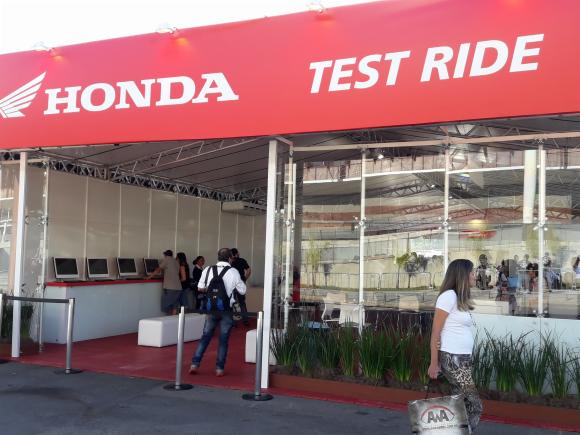 Test ride com motos Honda no Salo Duas Rodas