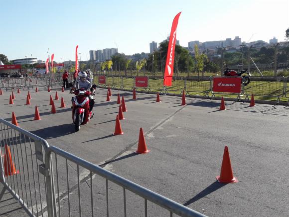 Test ride com motos Honda no Salo Duas Rodas