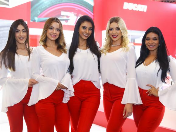 Show de promotoras gatas do Salo Duas Rodas 2017