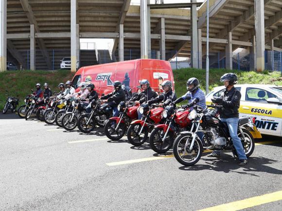 O que saber antes de tirar a carta de moto