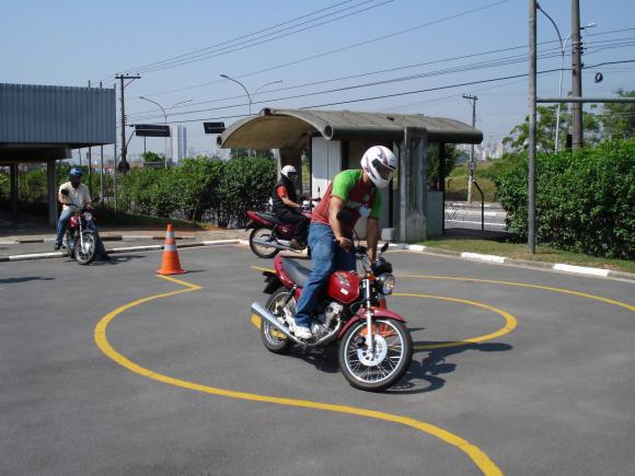 12 Passos Para Ser Aprovado na Prova Prática de Moto (CNH Categoria A) -  Auto Escola Mérito