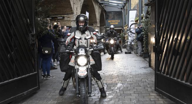 Inglês dá volta ao mundo de moto para alertar sobre a saúde do homem