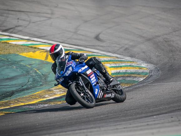 Com poucas mudanças, Yamaha R3 vai para a pista - moto.com.br