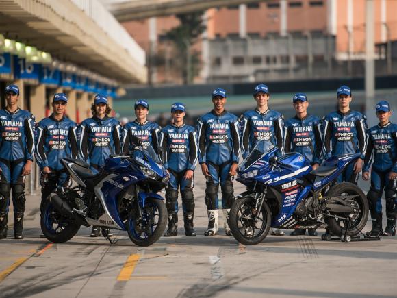 Moto Rápida Na Pista De Corrida Diversão Foto de Stock - Imagem de