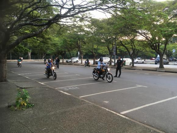 Como tirar CNH de moto? Veja os passos aqui