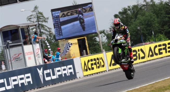 WSBK: Rea bate recorde de Fogarty e Lowes vence primeira