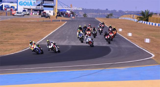 Danilo Lewis vence etapa do Brasileiro de Motovelocidade em Goiânia