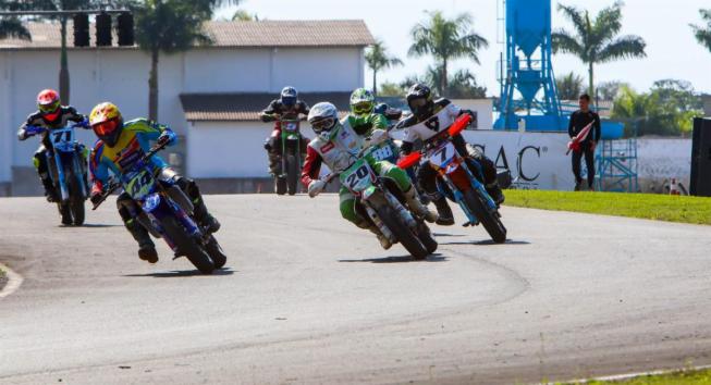 Disputas acirradas marcam quarta etapa do Brasileiro de Supermoto