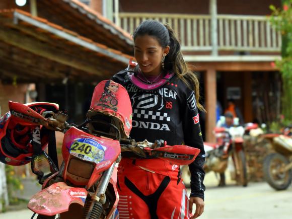 Pilotos da equipe Honda Racing dão dicas para fazer trilhas de moto