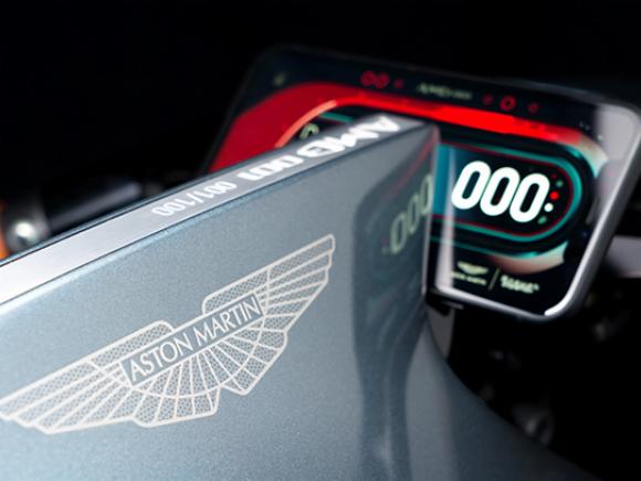 Salão de Milão tem moto da Aston Martin e esportivas com mais de