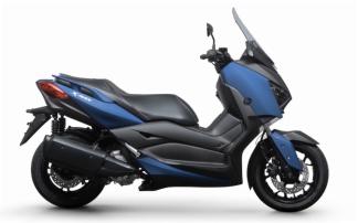 Yamaha apresenta XMAX ABS e exibe Niken, moto de três rodas