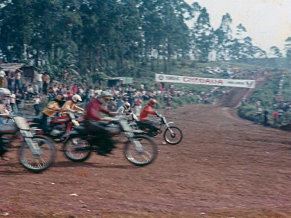 Aos 5 anos de idade, comecei a assistir corridas de motocross ao lado meu  pai - Moto Off-Road