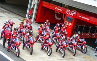 Domingo  dia de corrida monomarca Honda: Jr Cup e CBR 650R