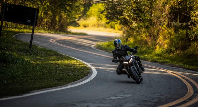 Ride, Acelerei uma Street Triple, Primeira Pessoa