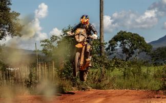 Estreia: Filme do Brasil Moto Camp - Serra da Canastra