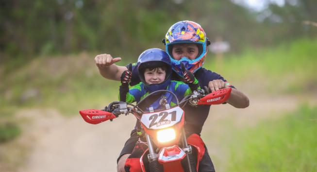 Apaixonados por motos de trilha