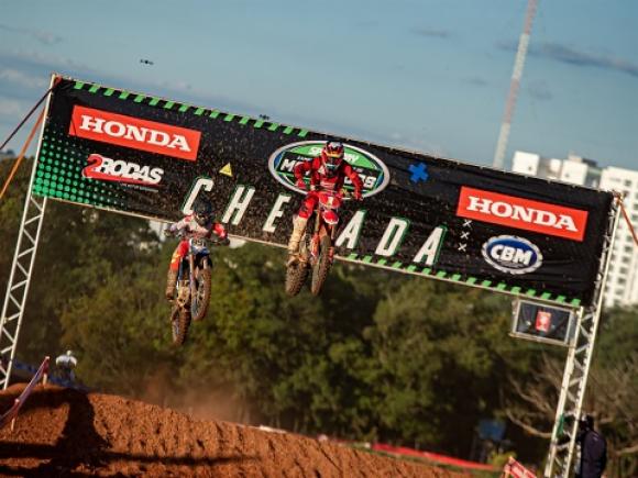 Vídeos: 3ª etapa do Brasileiro de Motocross em Interlagos - MX1