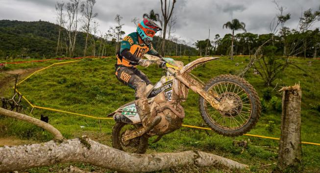 Husqvarna fecha o Brasileiro de Motocross com duas vitórias, um