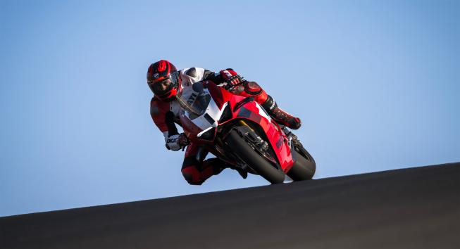 Ducati apresenta a linha 2023 da superesportiva Panigale V4 R