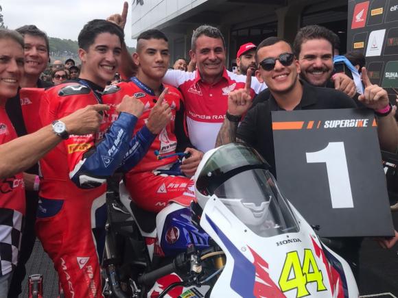 Uruguaio Maxi Gerardo faz corrida brilhante e vence 4ª etapa da SuperSport  em Interlagos - Esportes - Andar de Moto Brasil