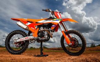 KTM lana 450 SX-F Factory Brasil: Srie limitada e especial