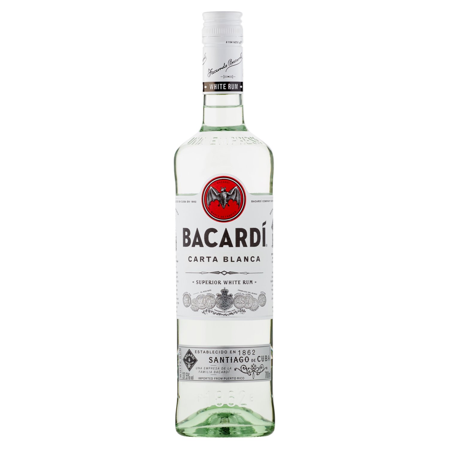 Expertly crafted by Maestros De Ron Bacardí
Bacardí has been blended by Maestros De Ron Bacardí. This rum has light vanilla notes, developed in oak barrels, and is perfect for mixing.

Perfect for mixing
Bacardí Carta Blanca is a light tasting and aromatic white rum with delicate floral and fruity notes, ideal for mixing. As this neither dominates nor disappears, it mixes well with all sodas and fresh juices, as well as your favorite cola.