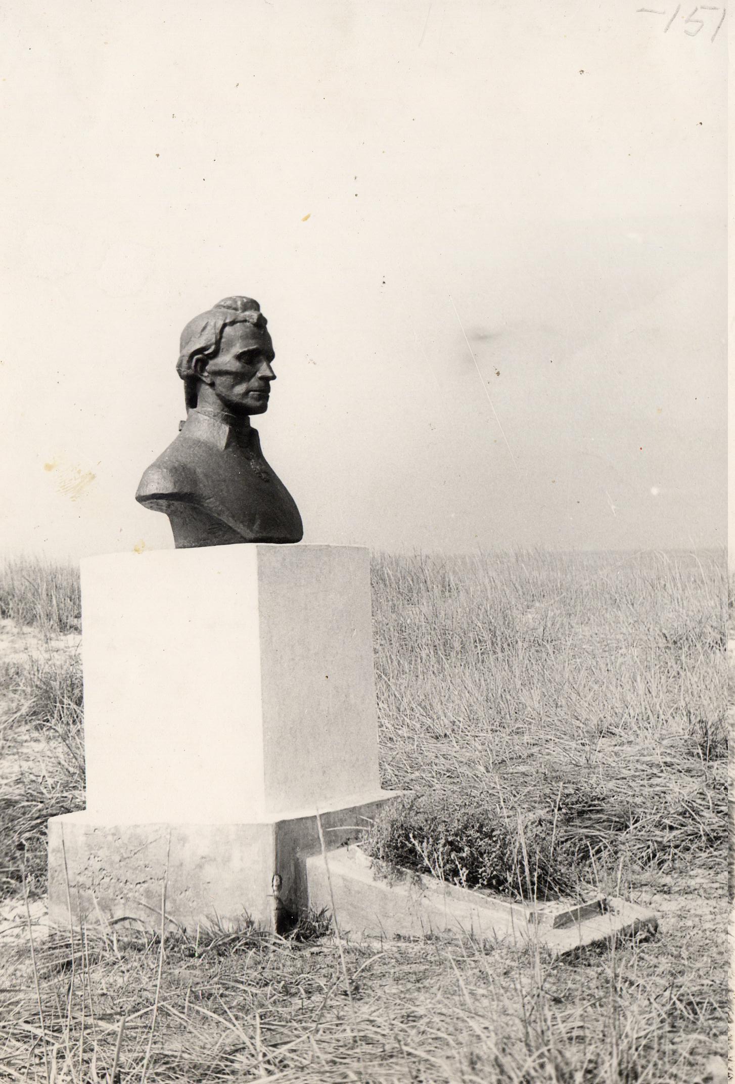Бюст Суворова (із гіпсу).