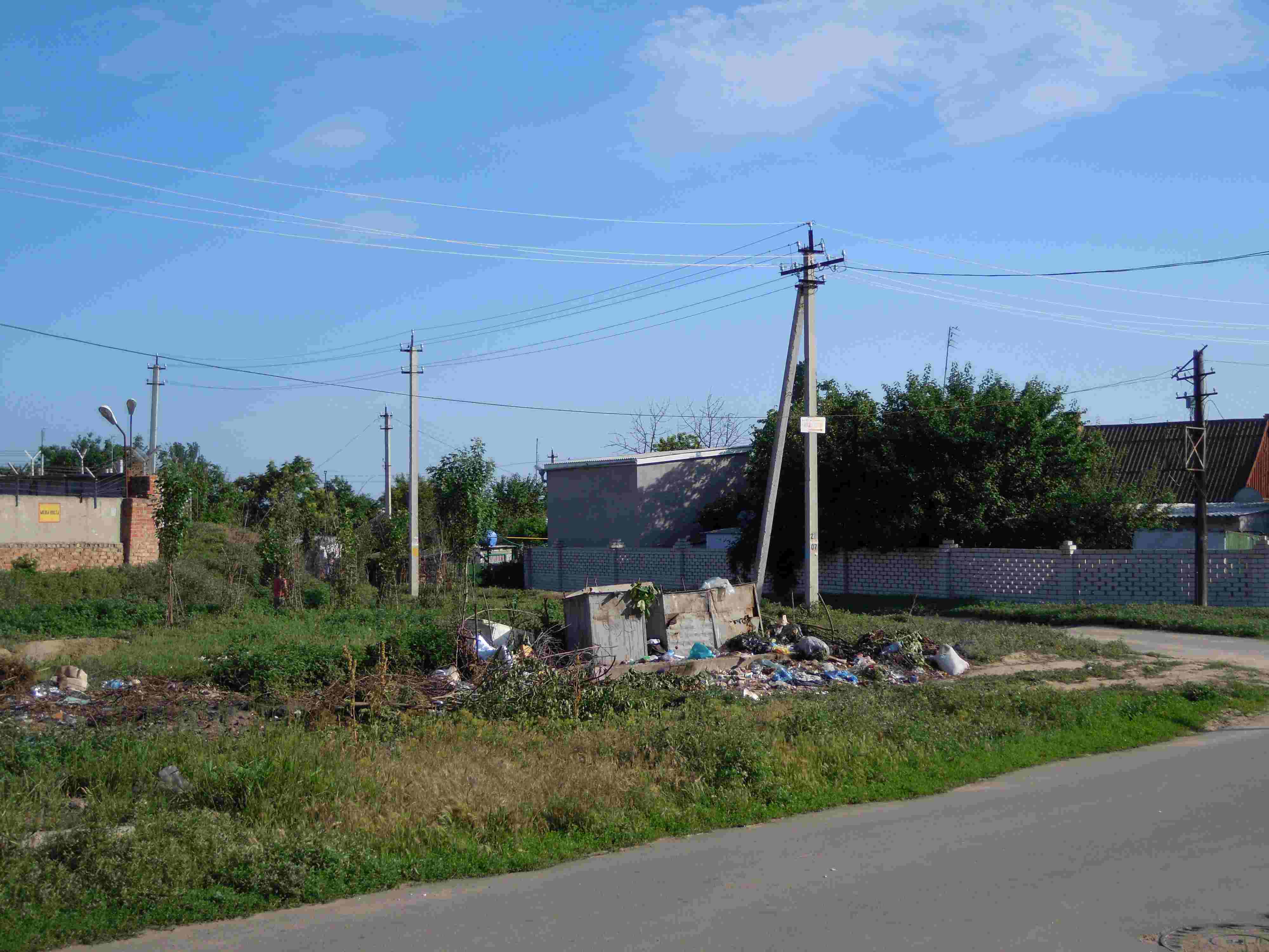 сміттєві купи на вулиці Цокуренка, Хетагурова, 50-річчя Жовтня