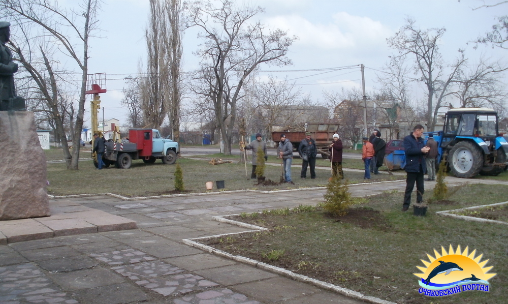 Очаков. Памятник Сладкову. Субботник