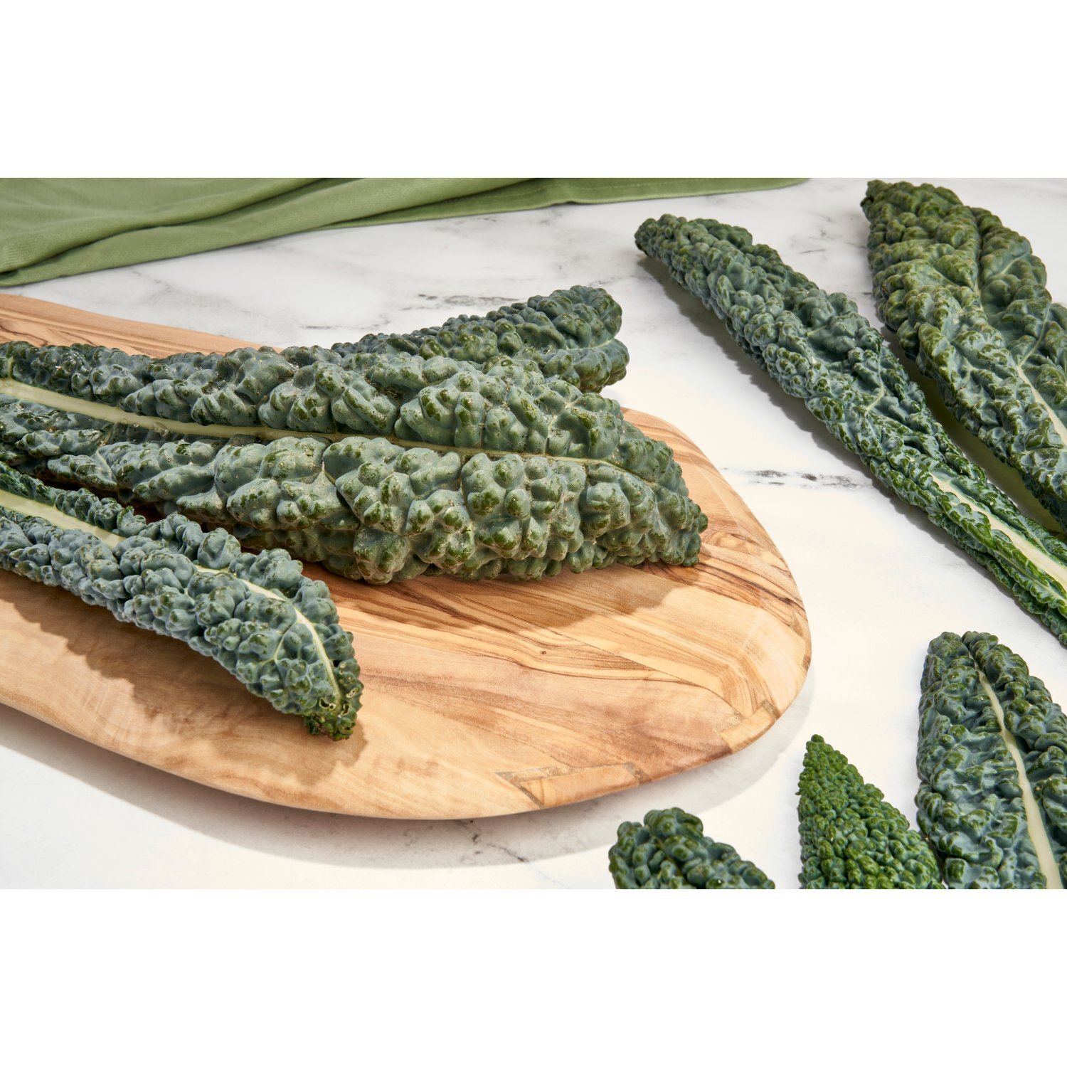Fresh Organic Kale, bunch Image 2 of 4