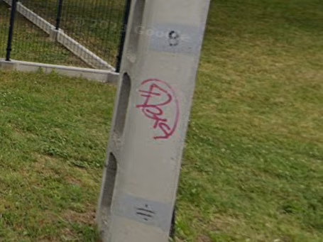Double grey sticker — how it looks in GeoGuessr